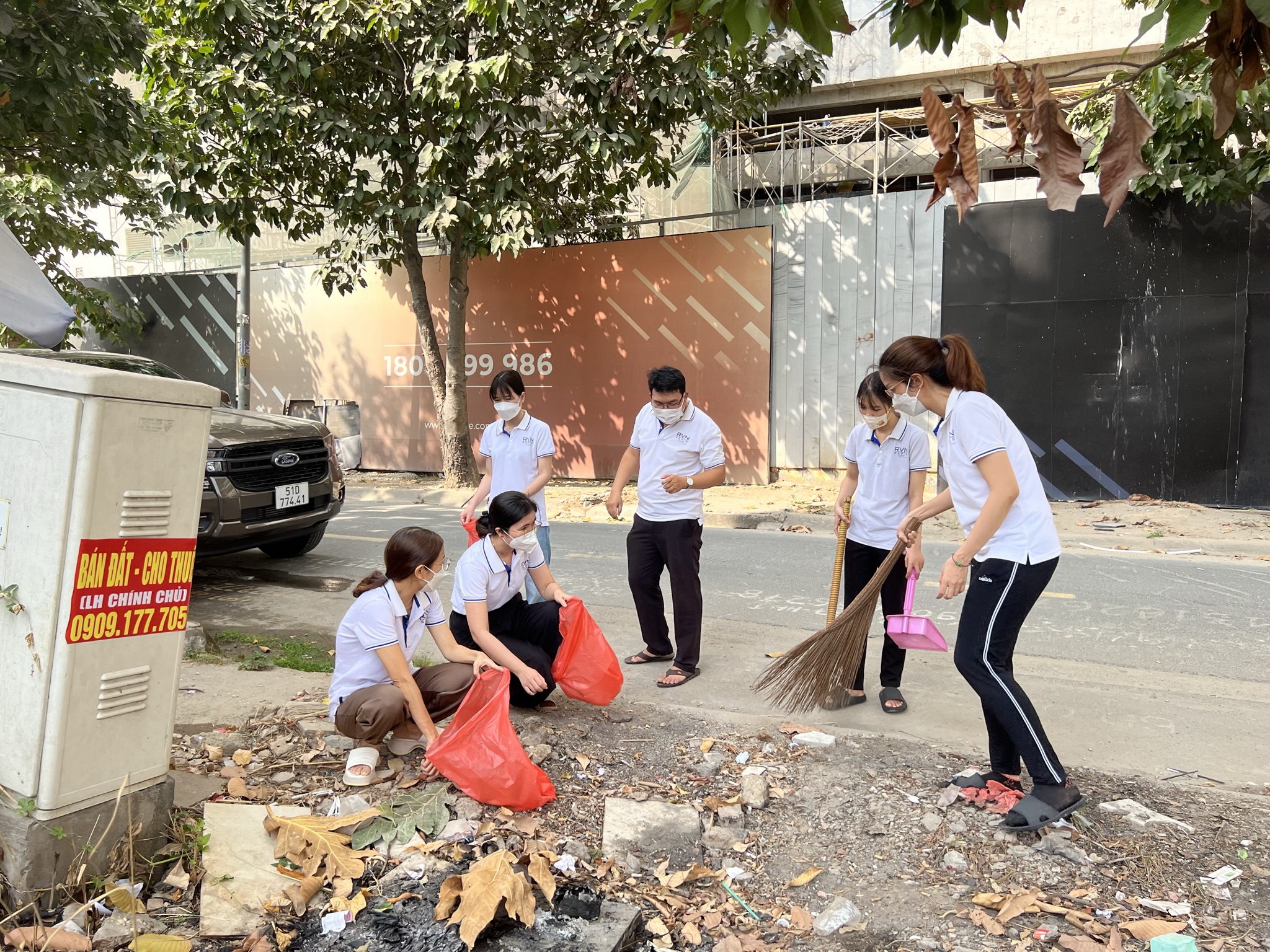 "Cleaning Day": Joining Hands at Rapid Vietnam for Workplace Clean-Up – Fostering Connection and Spreading Care